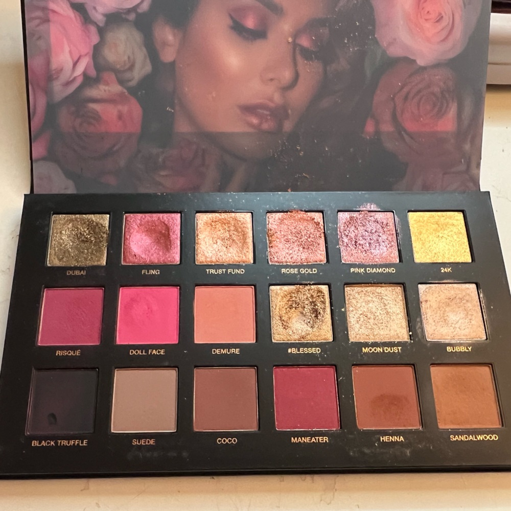 Huda Beauty Rose Gold Remastered Palette